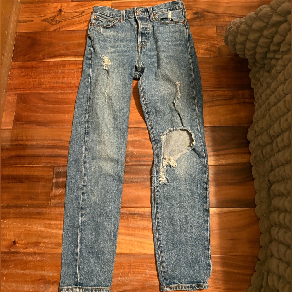 Levi’s Wedgie Straight Jeans Size 25 Distressed Knee Raw Hem (0336)